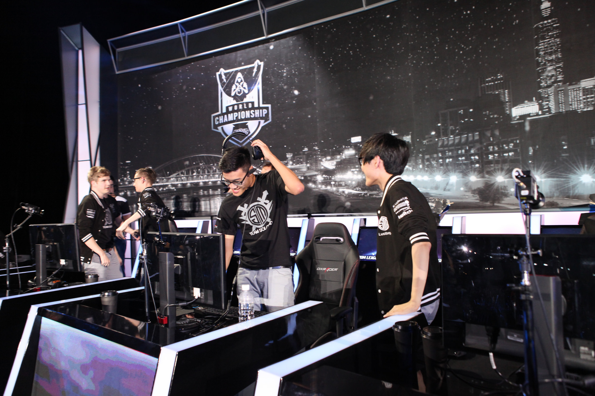 BLG战队逆袭成功，挺进LPL胜者组决赛锁定S15世界赛二号种子